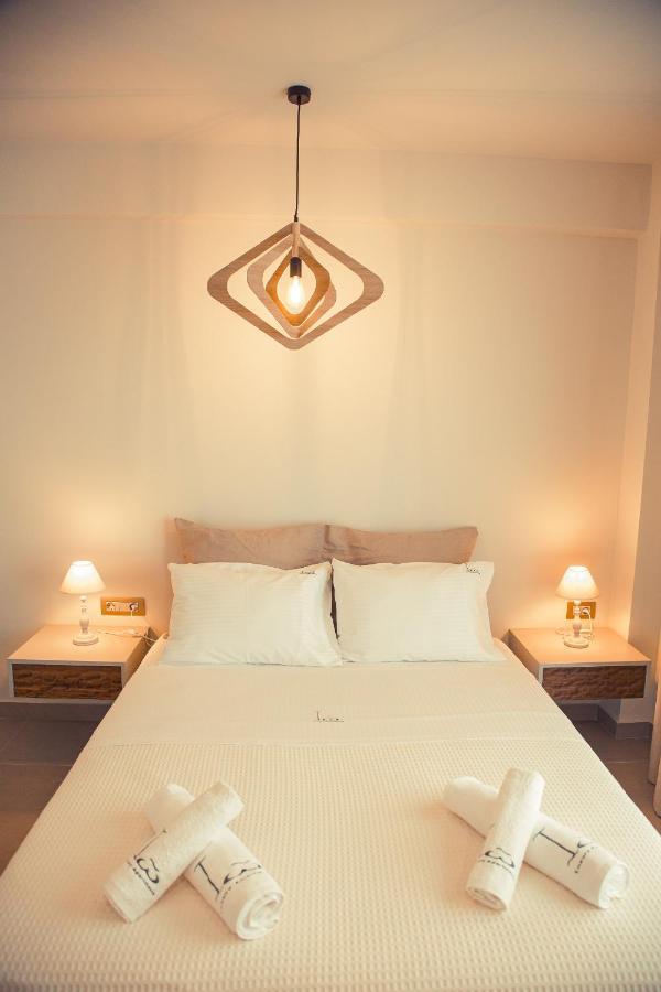 Io Luxury Pool & Hot Tub Suites Preveza Bagian luar foto