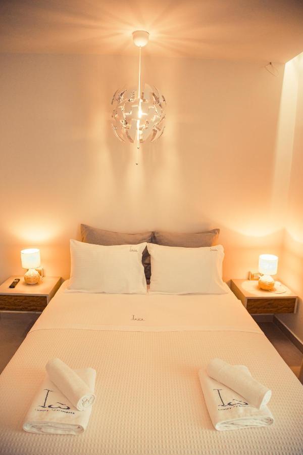 Io Luxury Pool & Hot Tub Suites Preveza Bagian luar foto