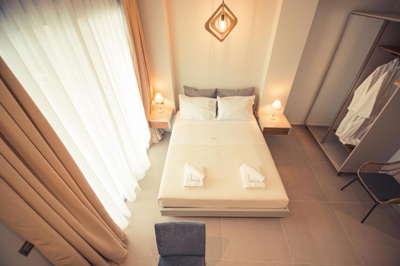 Io Luxury Pool & Hot Tub Suites Preveza Bagian luar foto