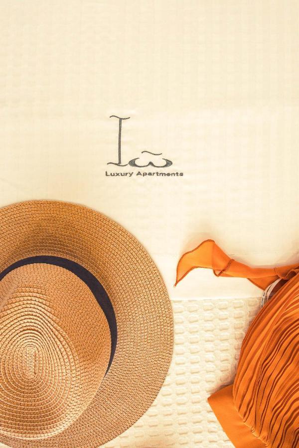 Io Luxury Pool & Hot Tub Suites Preveza Bagian luar foto
