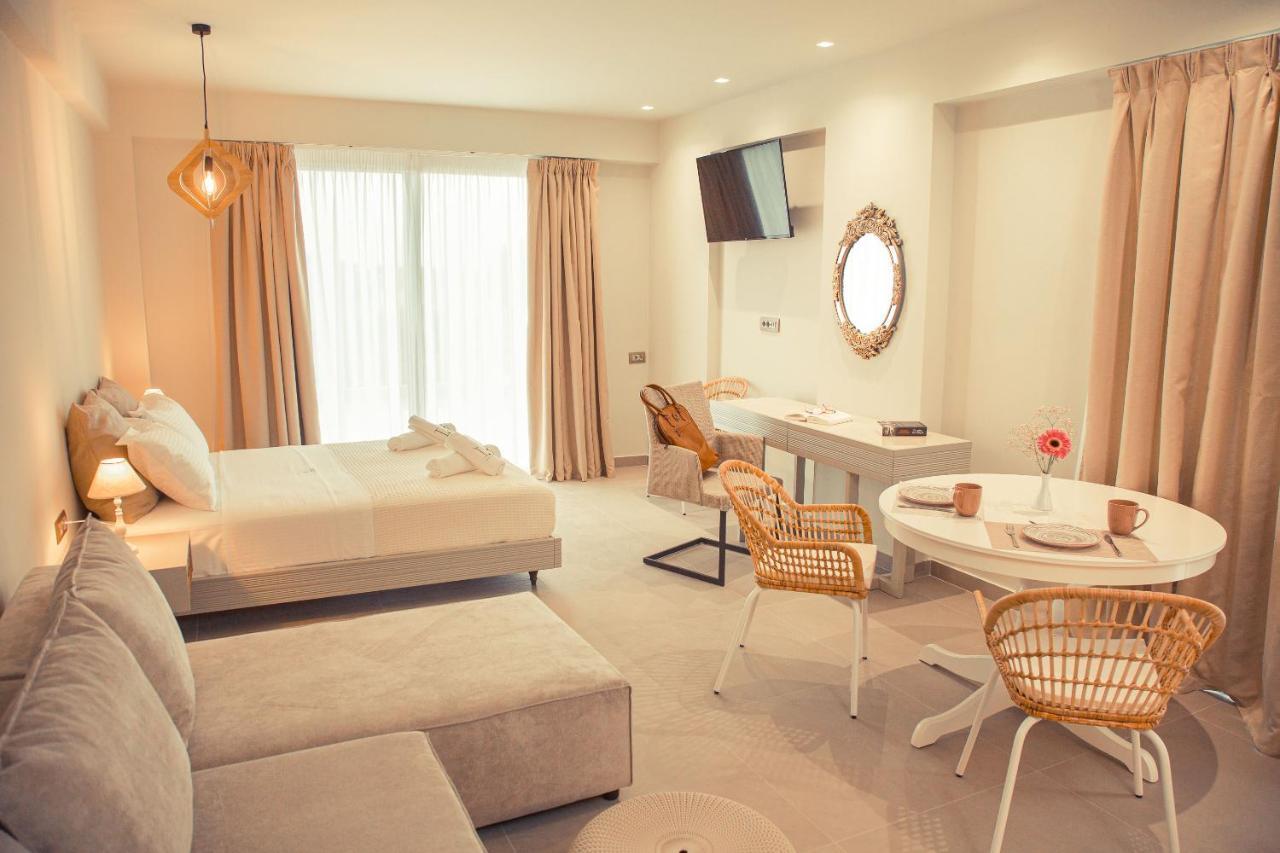 Io Luxury Pool & Hot Tub Suites Preveza Bagian luar foto