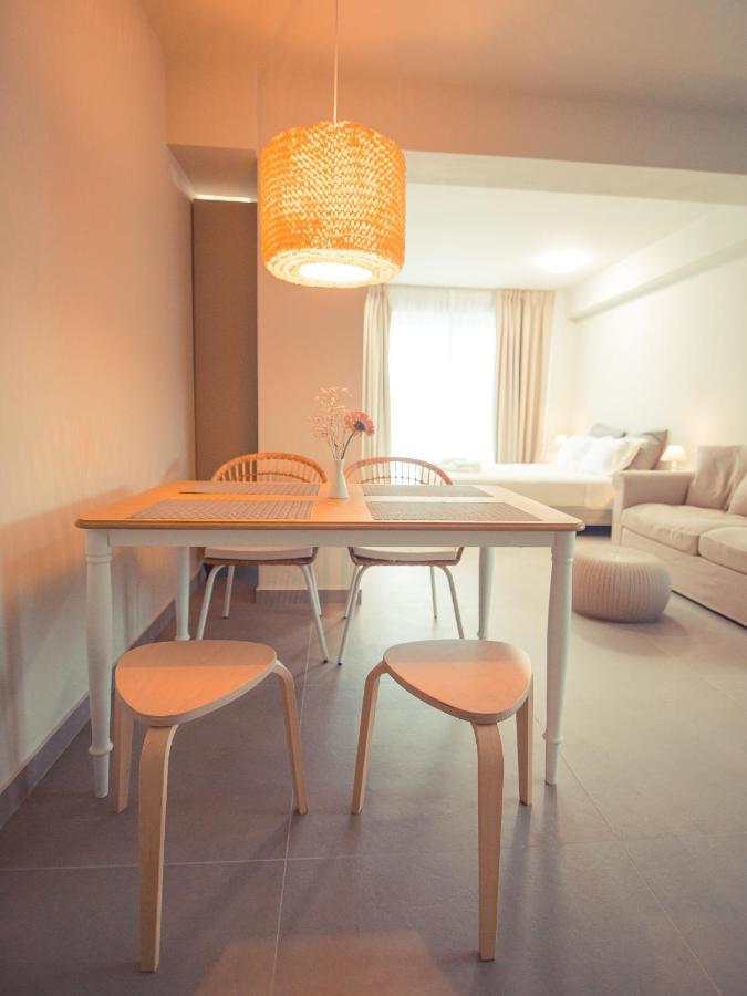 Io Luxury Pool & Hot Tub Suites Preveza Bagian luar foto