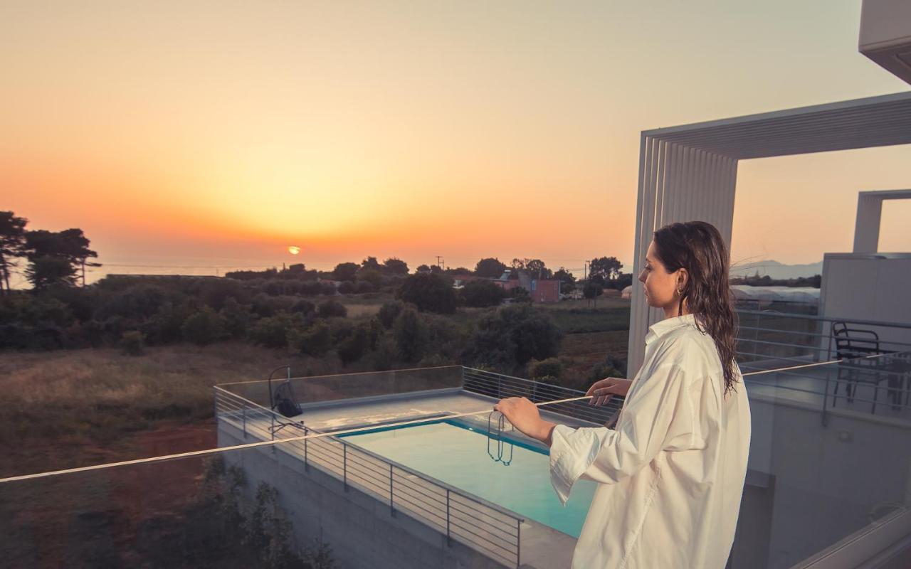 Io Luxury Pool & Hot Tub Suites Preveza Bagian luar foto