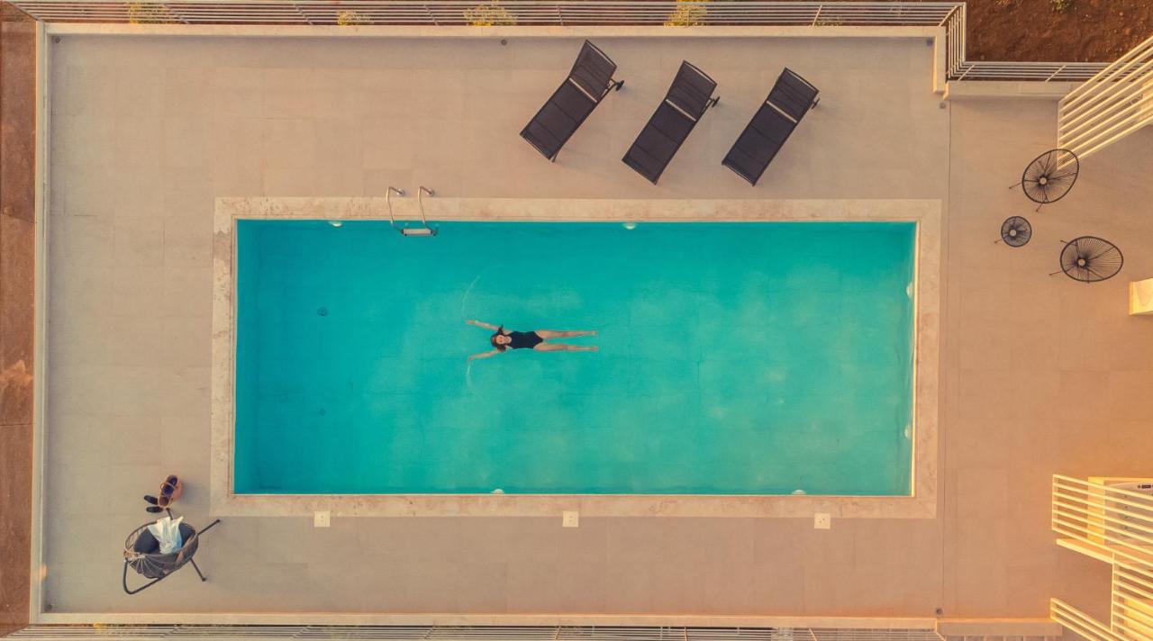 Io Luxury Pool & Hot Tub Suites Preveza Bagian luar foto