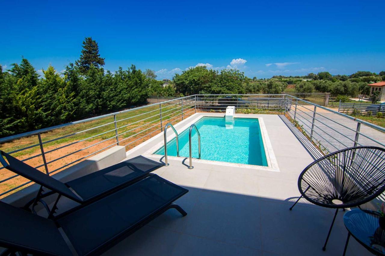 Io Luxury Pool & Hot Tub Suites Preveza Bagian luar foto