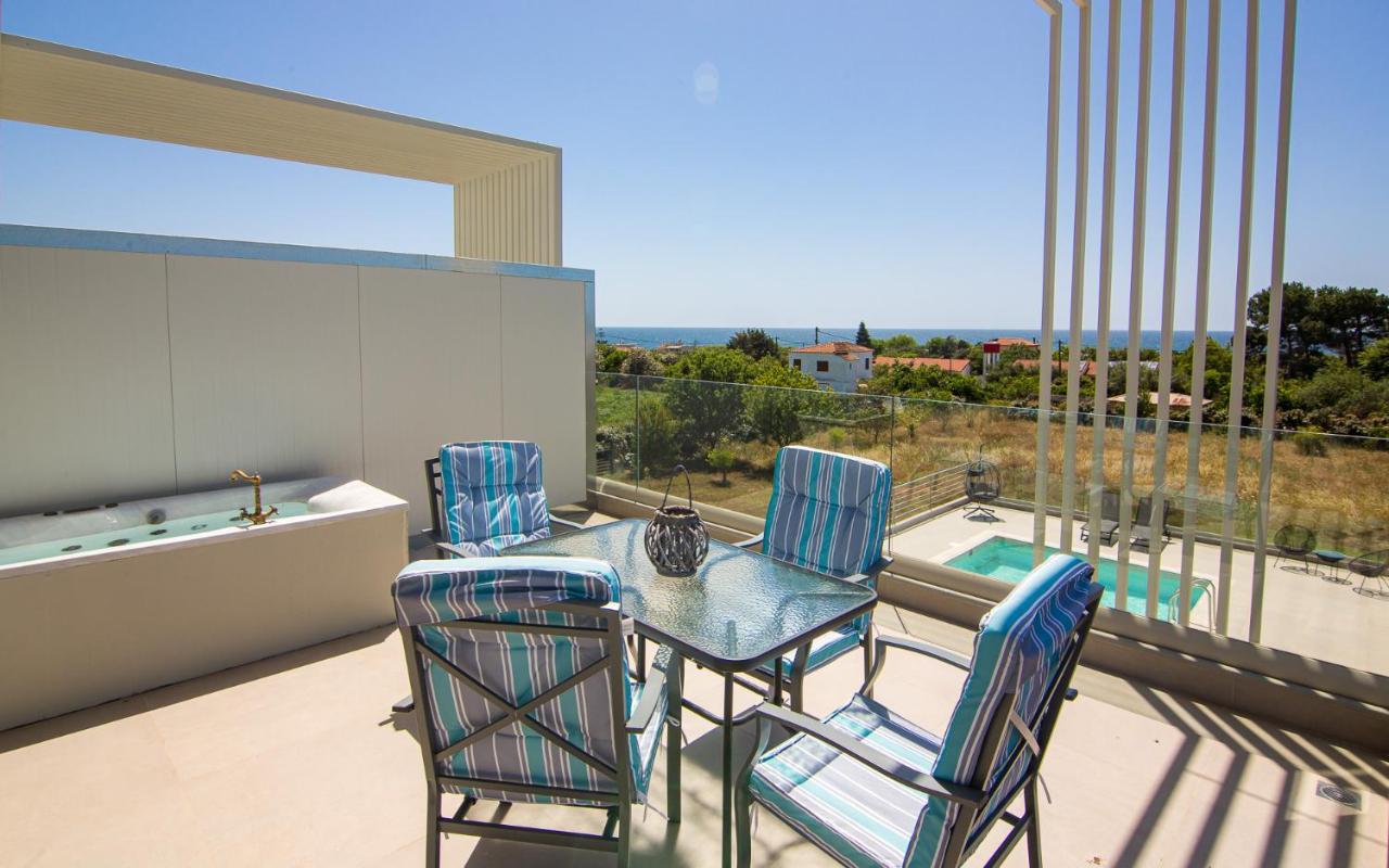 Io Luxury Pool & Hot Tub Suites Preveza Bagian luar foto