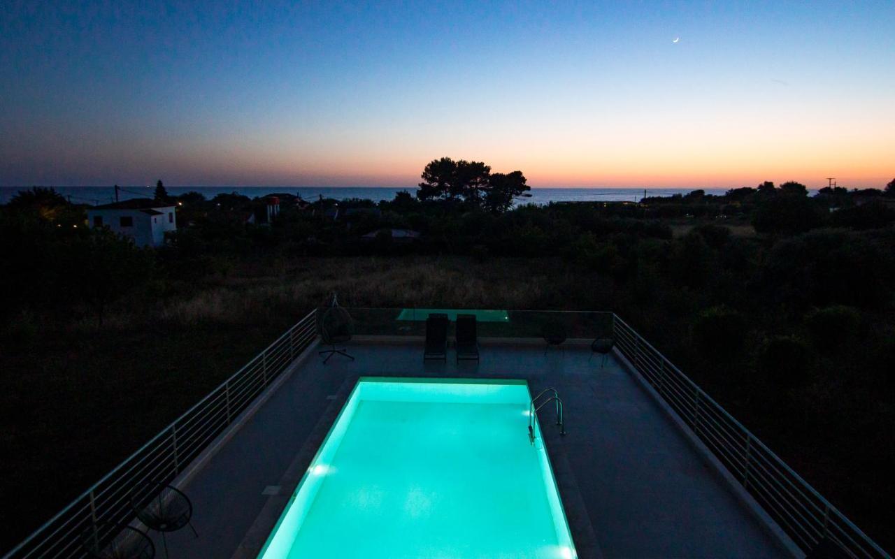 Io Luxury Pool & Hot Tub Suites Preveza Bagian luar foto