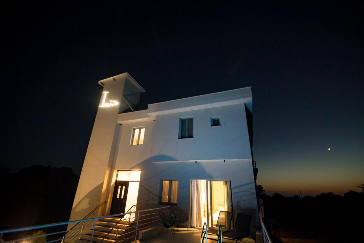 Io Luxury Pool & Hot Tub Suites Preveza Bagian luar foto