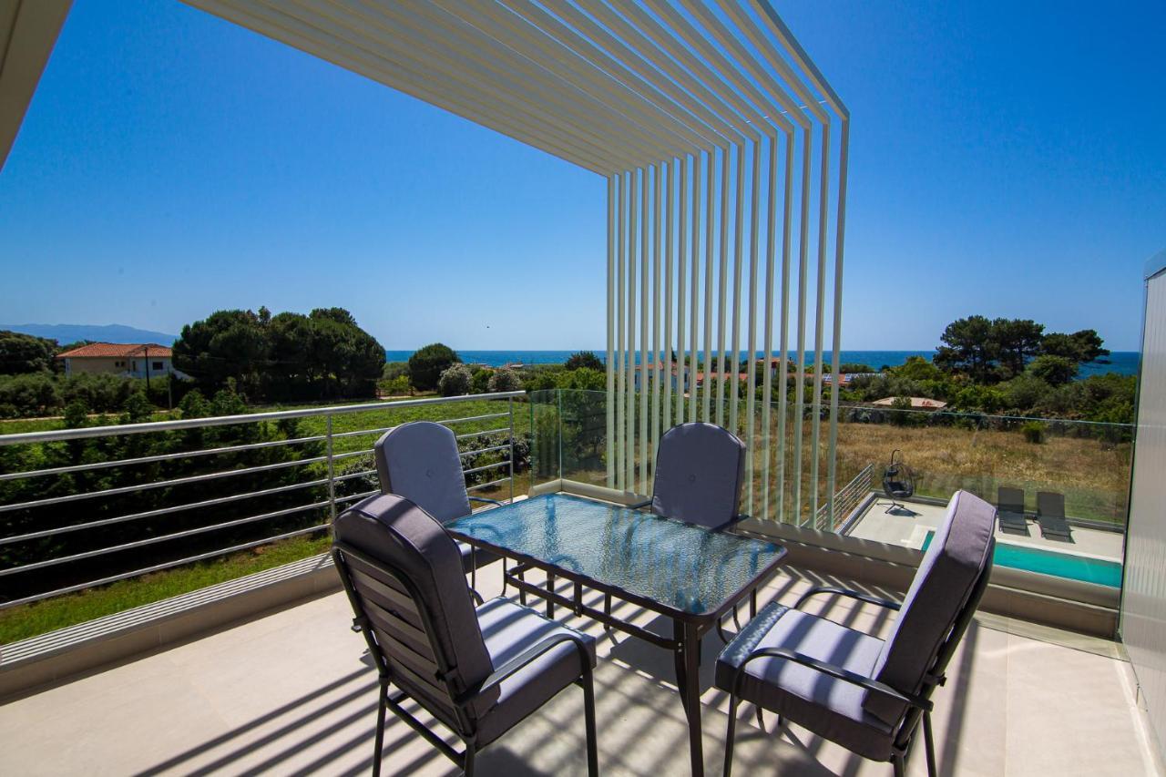 Io Luxury Pool & Hot Tub Suites Preveza Bagian luar foto
