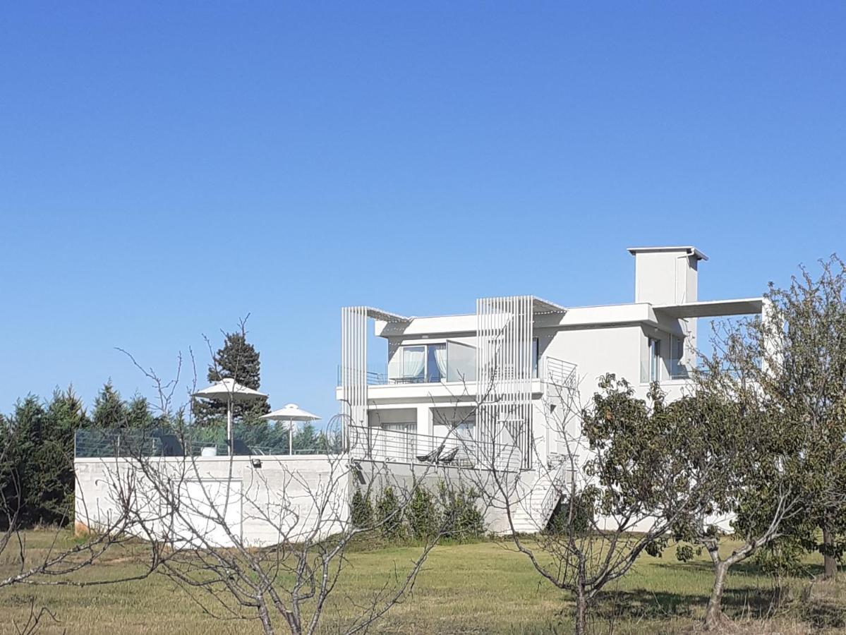 Io Luxury Pool & Hot Tub Suites Preveza Bagian luar foto