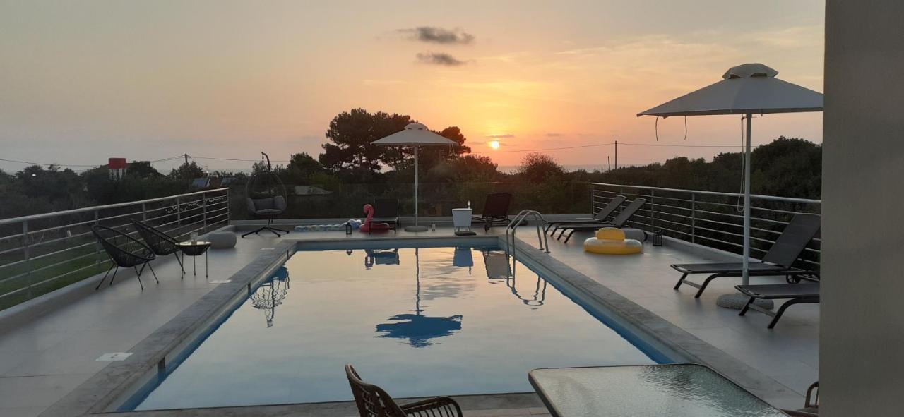 Io Luxury Pool & Hot Tub Suites Preveza Bagian luar foto